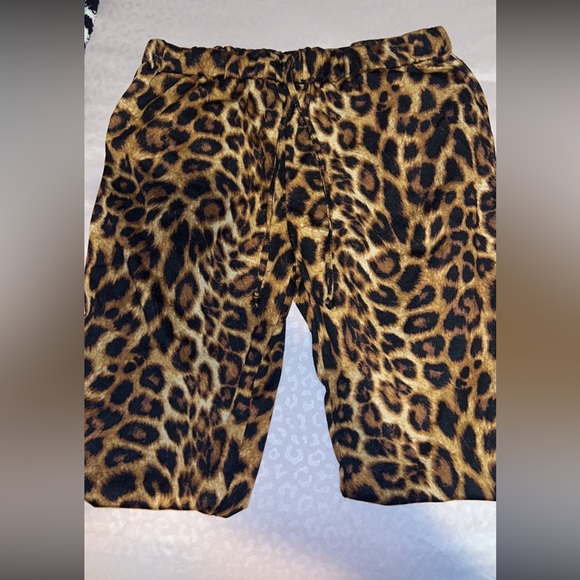 Olivia, Rae leopard pants - Picture 2 of 2